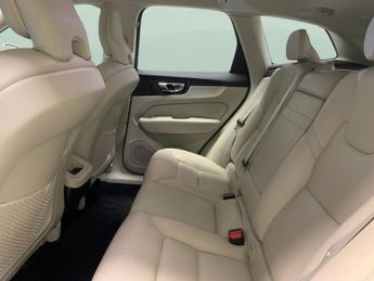 Volvo XC60 2.0 D4 Momentum (190 ps) - LANE DEPARTURE  - B PILLAR VENTILATIO
