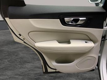 Volvo XC60 2.0 D4 Momentum (190 ps) - LANE DEPARTURE  - B PILLAR VENTILATIO