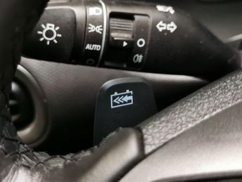 Hyundai Kona 39kWh SE Connect (10.5kW Charger) (136 ps) - REVERSE CAM - NAV -
