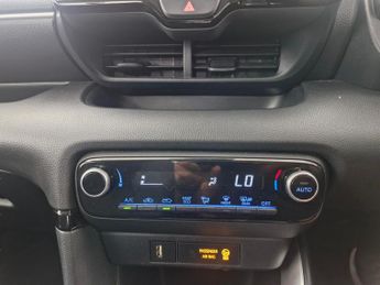 Toyota Yaris 1.5 VVT-h Icon E-CVT (116 ps) - AIR CON - AUTO HEADLIGHTS - DAB