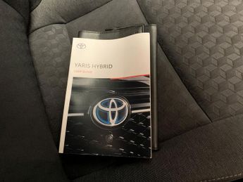 Toyota Yaris 1.5 VVT-h Design E-CVT (116 ps) - BLUETOOTH - AIR CON - AUTO HEA