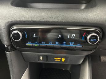 Toyota Yaris 1.5 VVT-h Icon E-CVT (116 ps) - AIR CON - AUTO HEADLIGHTS - DAB