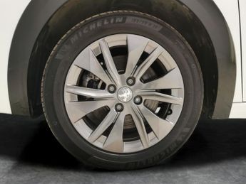 Peugeot E-208 50kWh Allure Premium (7kW Charger) (136 ps) - REVERSE CAM - NAV 