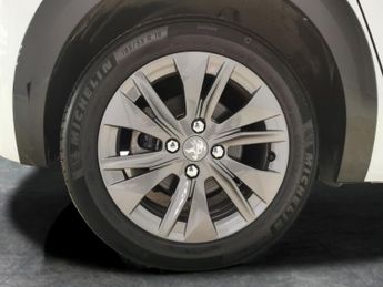 Peugeot E-208 50kWh Allure Premium (7kW Charger) (136 ps) - REVERSE CAM - NAV 