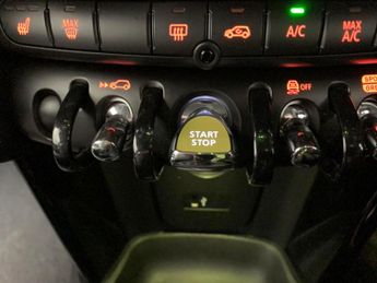 Mini Electric Hatch Cooper SE 32.6kWh Level 2 (184 ps) - INTERIOR LIGHT PACK - NAVIG