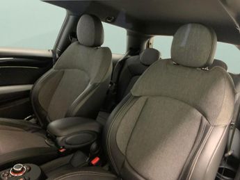 Mini Electric Hatch Cooper SE 32.6kWh Level 2 (184 ps) - INTERIOR LIGHT PACK - NAVIG