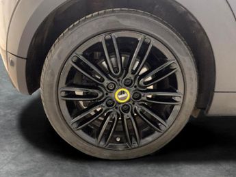 Mini Electric Hatch Cooper SE 32.6kWh Level 2 (184 ps) - INTERIOR LIGHT PACK - NAVIG