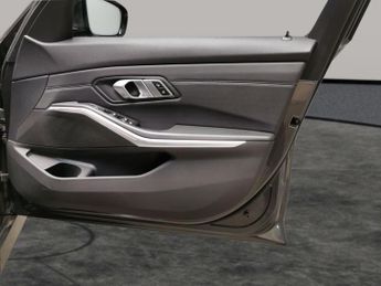 BMW 3 Series 2.0 320i Sport (184 ps) - DRIVING ASSISTANT - AUTO PARK - LED
