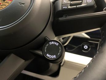 Porsche Taycan Performance Plus 93.4kWh GTS 4WD (11kW Charger) (598 ps) - BOSE 