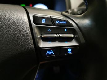 Hyundai Kona 39kWh Premium (10.5kW Charger) (136 ps) - HEATED SEATS - HEATED 