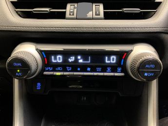 Toyota RAV4 2.5 VVT-h Icon CVT (218 ps) - BLUETOOTH - SPEED LIMIT RECOG - 17