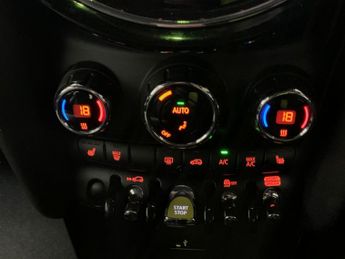 Mini Electric Hatch Cooper SE 32.6kWh Level 2 (184 ps) - INTERIOR LIGHT PACK - NAVIG