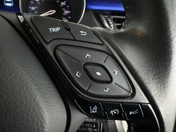 Toyota C-HR 1.8 VVT-h Dynamic CVT (122 ps) - REVERSE CAM - NAV - HEATED SEAT