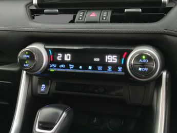 Toyota RAV4 2.5 VVT-h GPF Design CVT (218 ps) - LED - REVERSE CAM - NAV