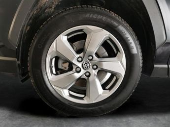 Toyota RAV4 2.5 VVT-h GPF Design CVT (218 ps) - LED - REVERSE CAM - NAV