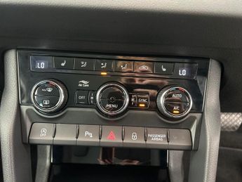 Skoda Karoq 1.5 TSI ACT SE L DSG (150 ps) - SMARTLINK - REVERSE CAM - NAV