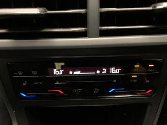 Volkswagen Polo 1.0 TSI R-Line DSG (95 ps) - PARK SENSORS - AIR CON - DAB