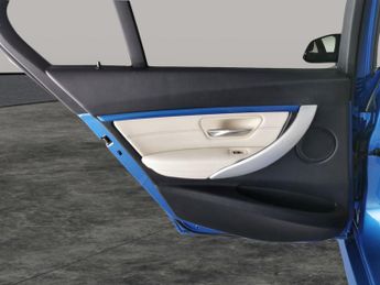 BMW 3 Series 2.0 330e 7.6kWh M Sport Plug-in (252 ps) - INTERIOR COMFORT PACK