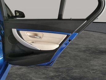 BMW 3 Series 2.0 330e 7.6kWh M Sport Plug-in (252 ps) - INTERIOR COMFORT PACK