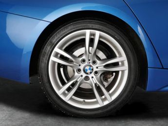 BMW 3 Series 2.0 330e 7.6kWh M Sport Plug-in (252 ps) - INTERIOR COMFORT PACK