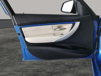 BMW 3 Series 2.0 330e 7.6kWh M Sport Plug-in (252 ps) - INTERIOR COMFORT PACK