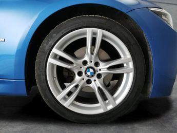 BMW 3 Series 2.0 330e 7.6kWh M Sport Plug-in (252 ps) - INTERIOR COMFORT PACK