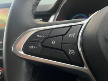 Renault Captur 1.6 E-TECH 9.8kWh SE Edition Plug-in (160 ps) - CRUISE - SPEED L