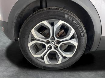Renault Captur 1.6 E-TECH 9.8kWh SE Edition Plug-in (160 ps) - CRUISE - SPEED L