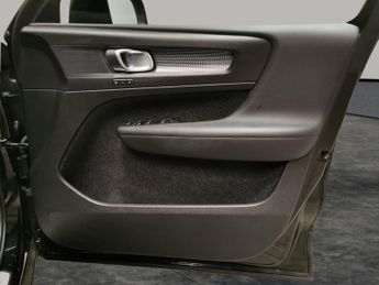 Volvo XC40 1.5h T5 Twin Engine Recharge 10.7kWh R-Design Pro Plug-in (262 p