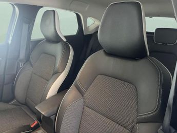 Renault Captur 1.6 E-TECH 9.8kWh SE Edition Plug-in (160 ps) - CRUISE - SPEED L