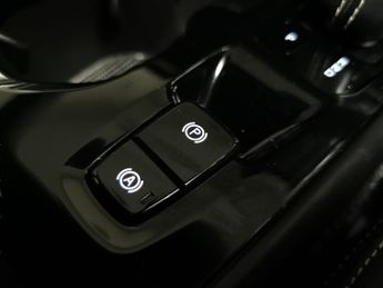Volvo XC40 1.5h T5 Twin Engine Recharge 10.7kWh R-Design Pro Plug-in (262 p