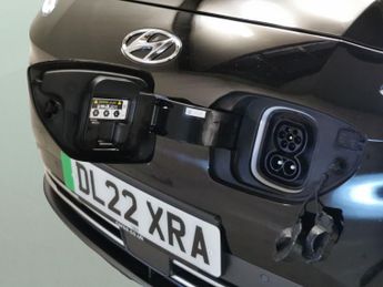 Hyundai Kona 39kWh Premium (10.5kW Charger) (136 ps) - HEATED SEATS - HEATED 