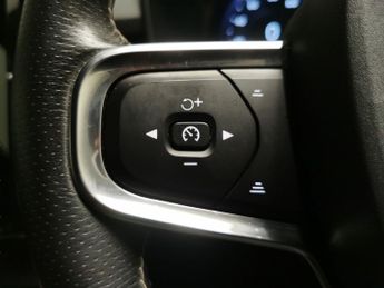 Volvo XC40 1.5h T5 Twin Engine Recharge 10.7kWh R-Design Pro Plug-in (262 p