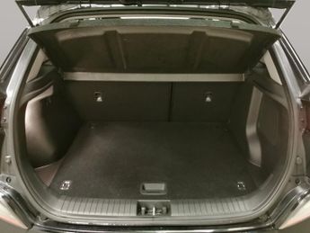 Hyundai Kona 39kWh Premium (10.5kW Charger) (136 ps) - HEATED SEATS - HEATED 