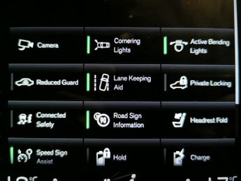 Volvo XC40 1.5h T5 Twin Engine Recharge 10.7kWh R-Design Pro Plug-in (262 p