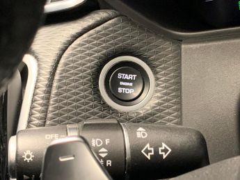 Land Rover Range Rover Velar 2.0 D240 R-Dynamic SE 4WD (240 ps) - CARPLAY - KEYLESS ENTRY - A
