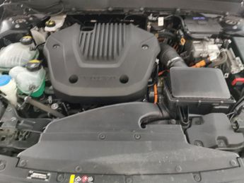 Volvo XC40 1.5h T4 Recharge 10.7kWh R-Design Plug-in (211 ps) - HEATED STEE