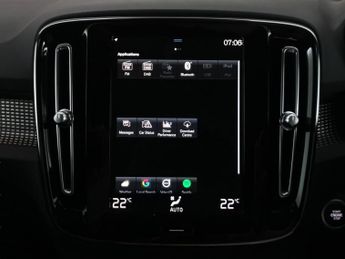 Volvo XC40 1.5h T4 Recharge 10.7kWh R-Design Plug-in (211 ps) - HEATED STEE
