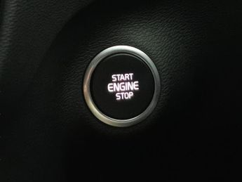 Volvo XC40 1.5h T4 Recharge 10.7kWh R-Design Plug-in (211 ps) - HEATED STEE