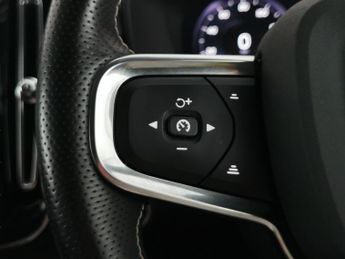Volvo XC40 1.5h T4 Recharge 10.7kWh R-Design Plug-in (211 ps) - HEATED STEE