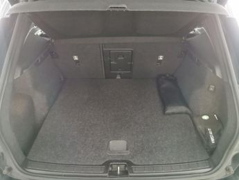 Volvo XC40 1.5h T4 Recharge 10.7kWh R-Design Plug-in (211 ps) - HEATED STEE