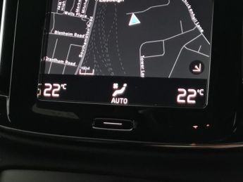 Volvo XC40 1.5h T4 Recharge 10.7kWh R-Design Plug-in (211 ps) - HEATED STEE