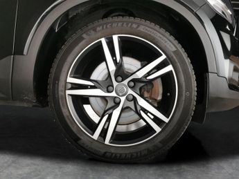 Volvo XC40 1.5h T4 Recharge 10.7kWh R-Design Plug-in (211 ps) - HEATED STEE