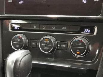 Volkswagen E-golf 35.8kWh e-Golf (136 ps) - LED - BLUETOOTH - PARK SENSORS