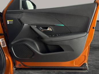 Peugeot E-2008 50kWh Allure Premium (7kW Charger) (136 ps) - LED - REVERSE CAM