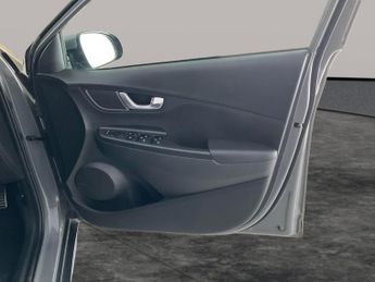 Hyundai Kona 39kWh Premium (10.5kW Charger) (136 ps) - REVERSE CAM - NAV - HE