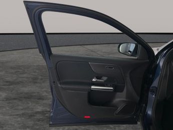 Mercedes-Benz EQA EQA 250+ 70.5kWh Sport (190 ps) - AIR SUSPENSION - PADDLE SHIFT