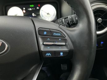 Hyundai Kona 39kWh Premium (10.5kW Charger) (136 ps) - REVERSE CAM - NAV - HE