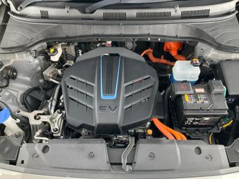 Hyundai Kona 39kWh Premium (10.5kW Charger) (136 ps) - REVERSE CAM - NAV - HE