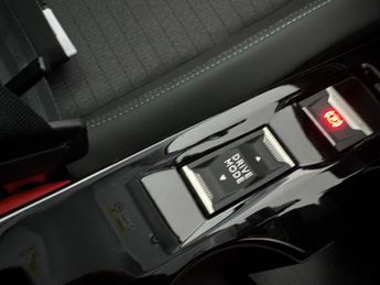 Peugeot E-2008 50kWh Allure Premium (7kW Charger) (136 ps) - LANE DEPARTURE  - 